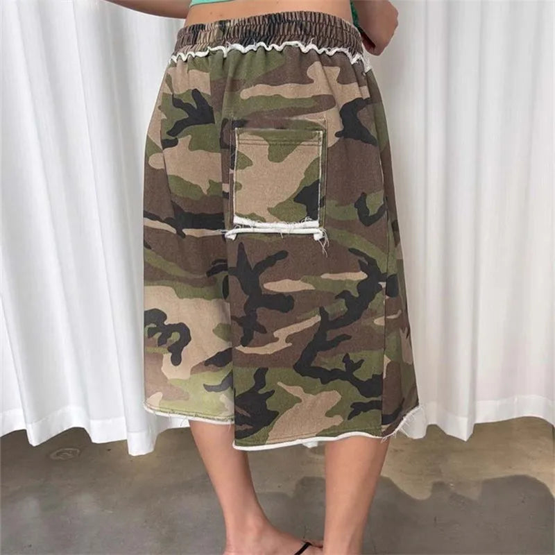 Women Camo Cropped Bermuda Shorts Elastic Waist Drawstring Frayed Hem Wide Leg Shorts Daily Streetwear Loose Bottoms