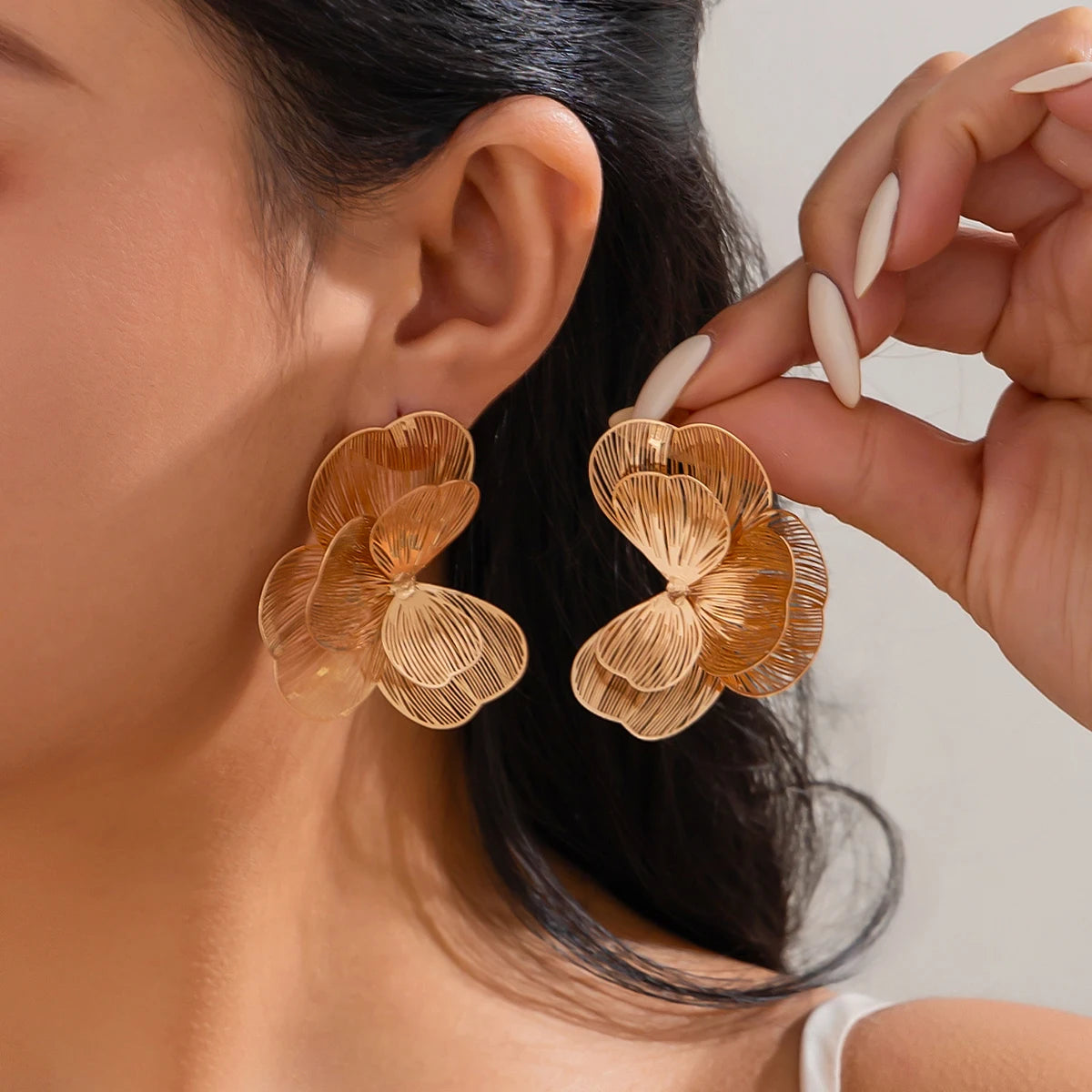 Creative Chic Petal Flower Stud Earrings for Women Trendy Wed Bridal Gold Color Piercing Earring Daily Jewelry Gifts