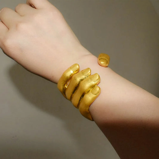 1PC Fashion Brand Vintage Metal Alloy Gold-Plated Hand Style Bracelet For Women Jewelry Exaggerated Party Show Accessory