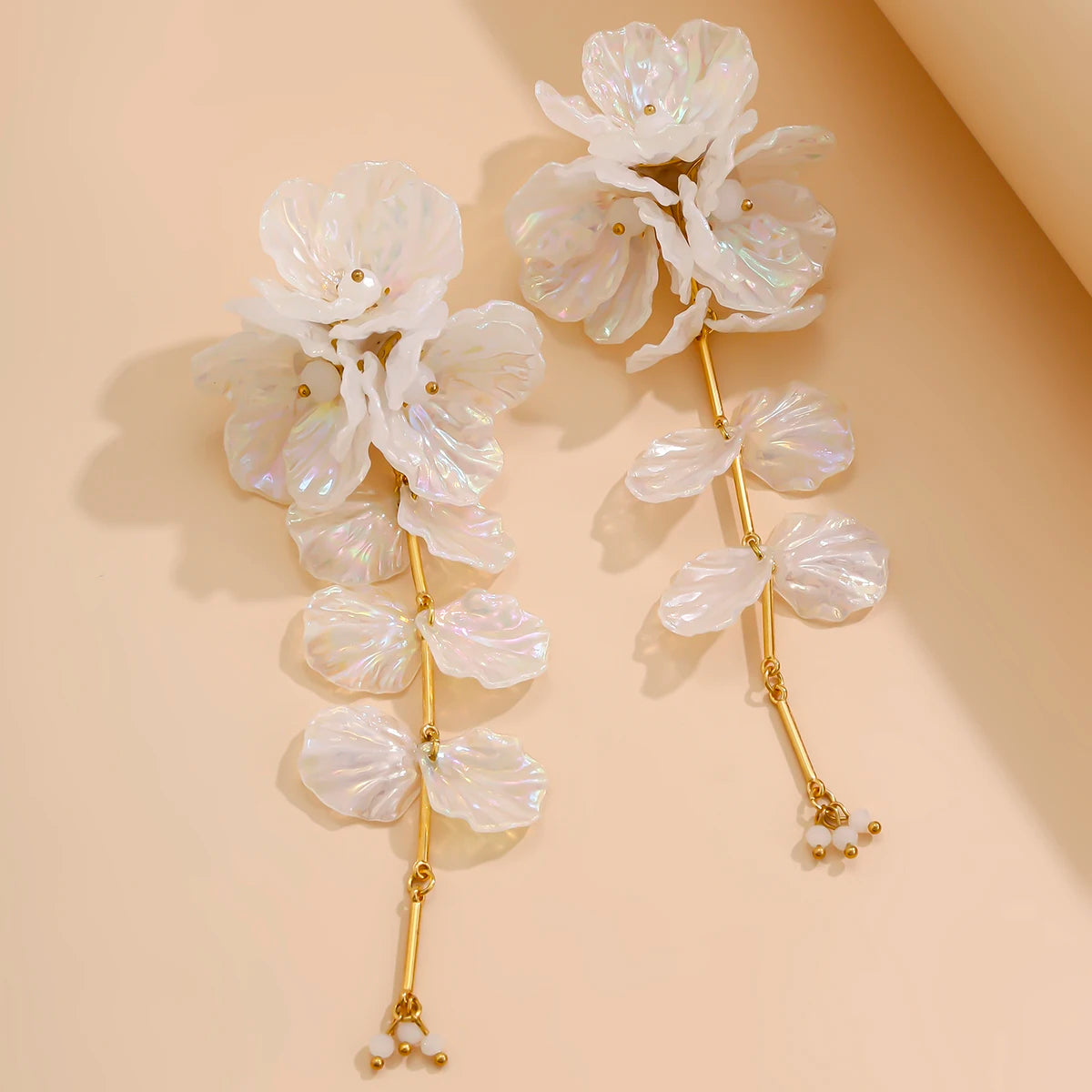 Elegant White Petal Flower Drop Earrings Women Kpop Hanging Piercing Earring Aesthetic Wed Bridal Jewelry Accessories