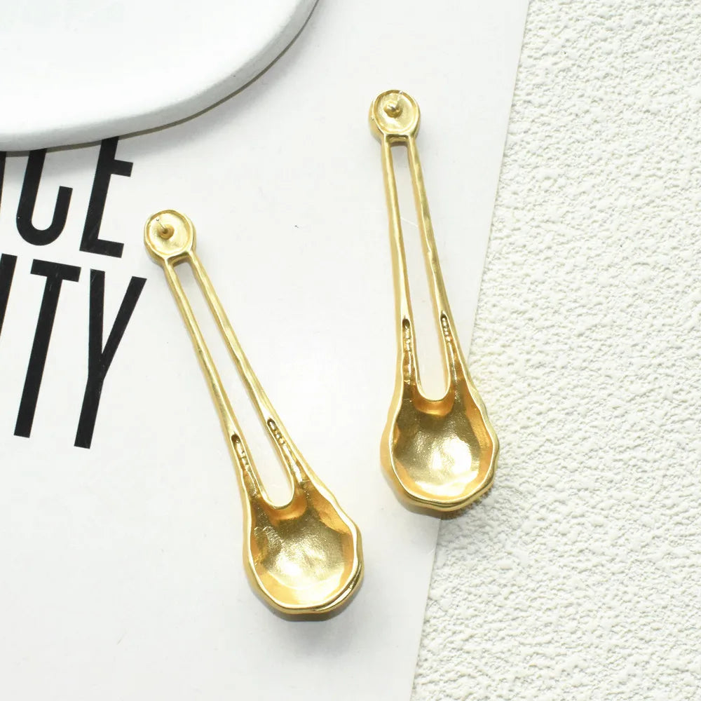 Alloy Gold-Plated Keyhole Pendant Dangle Earrings for Women Fashion Jewelry Brand Show Statement Earrings Accessories