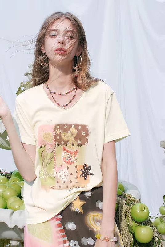 Women's Artistic T‑Shirt with Cat & Floral Patchwork Print, V‑Neck Short Sleeve Regular Fit Tee for Summer Casual Daily